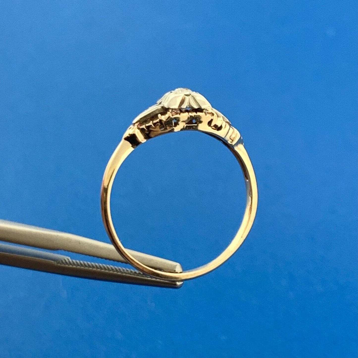 Designer Garland 14k Yellow Gold Round Cut Diamond Regal Setting Ring Size 6