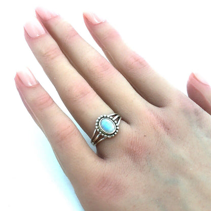 Estate 925 Sterling Silver Oval Moonstone Cabochon Size 6.75 Cocktail Ring