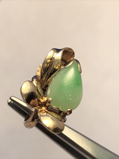 Vintage 14K Yellow Gold Pear Green Jade Cabochon Floral Screw Back Earrings