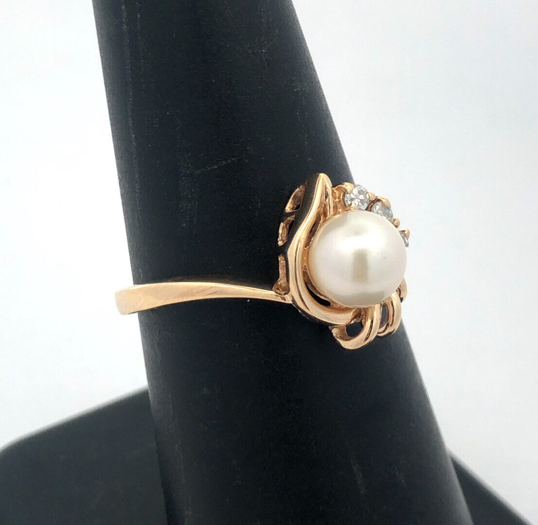 Designer JUB 10K Yellow Gold Round Pearl Round Diamond Accented Cocktail Ring