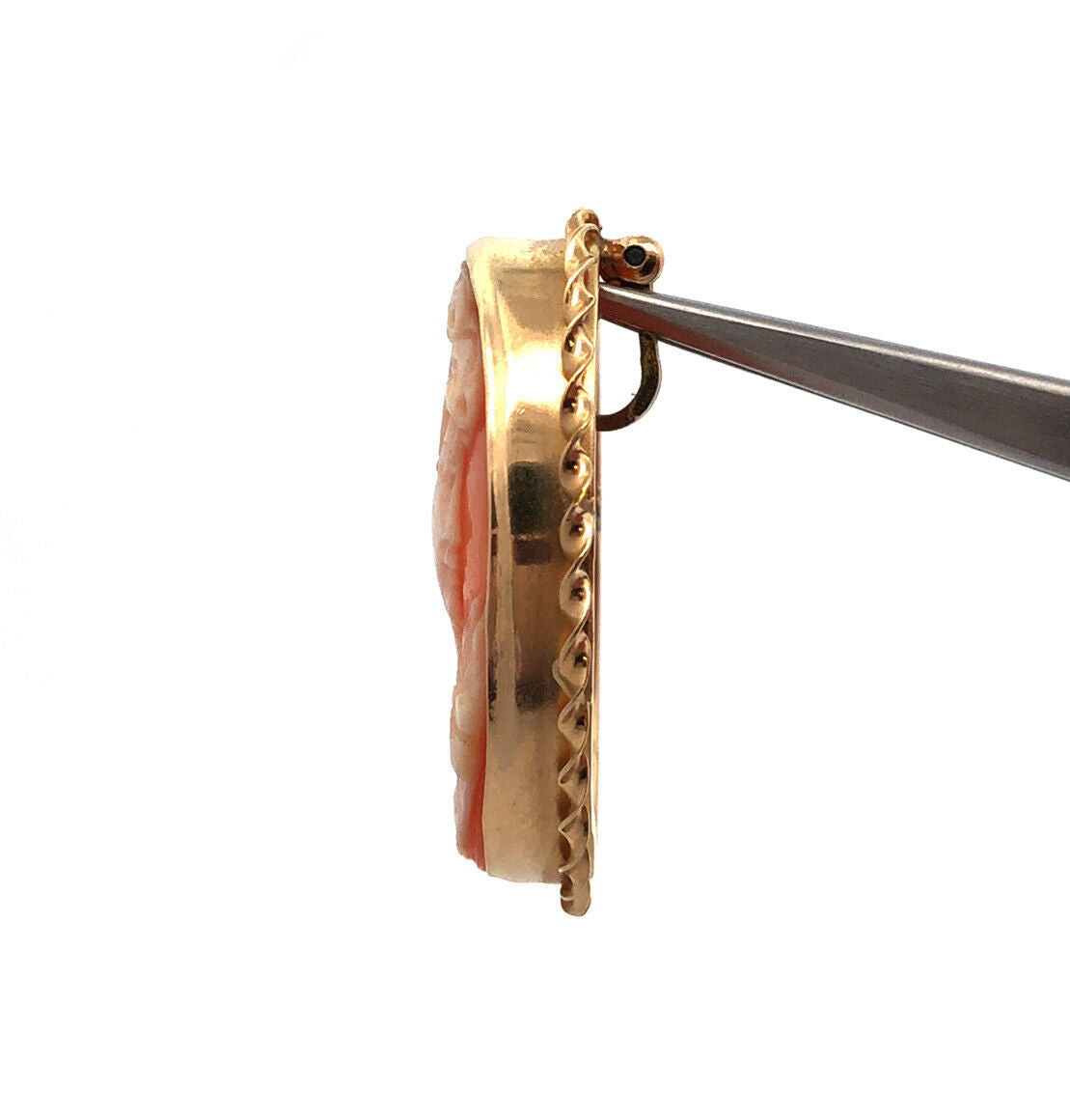 Vintage 14K Yellow Gold Carved Cameo Oval Ribbed Statement Pendant