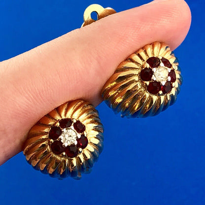 Retro Gold Tone Red White Rhinestone Ribbed Flame Flower Clip Stud Earrings