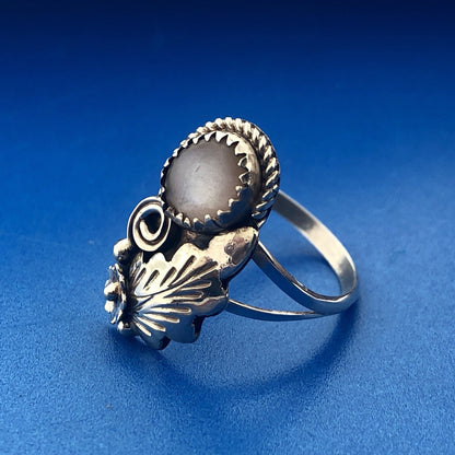 Vintage Sterling Silver 925 Mother Of Pearl Floral Vine Scroll Fashion Ring