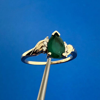 Vintage 14K Yellow Gold Pear Emerald Diamond Accented May Anniversary Ring