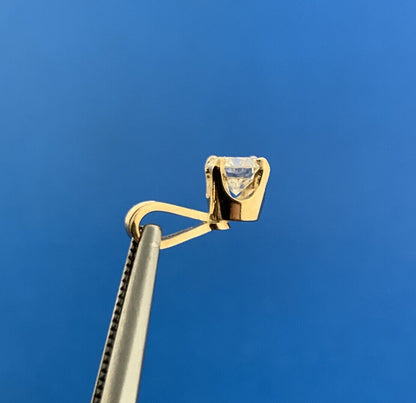 Gorgeous 14k Yellow Gold Round Cut White Diamond Solitaire Pendant