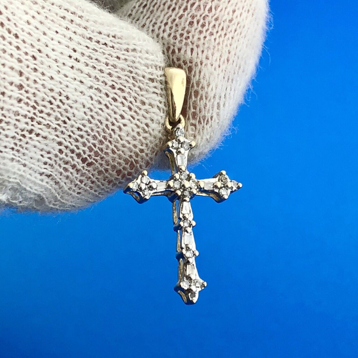 Gorgeous 10k Yellow Gold Multi-Cut Diamond Religious Faith Cross Dangle Pendant