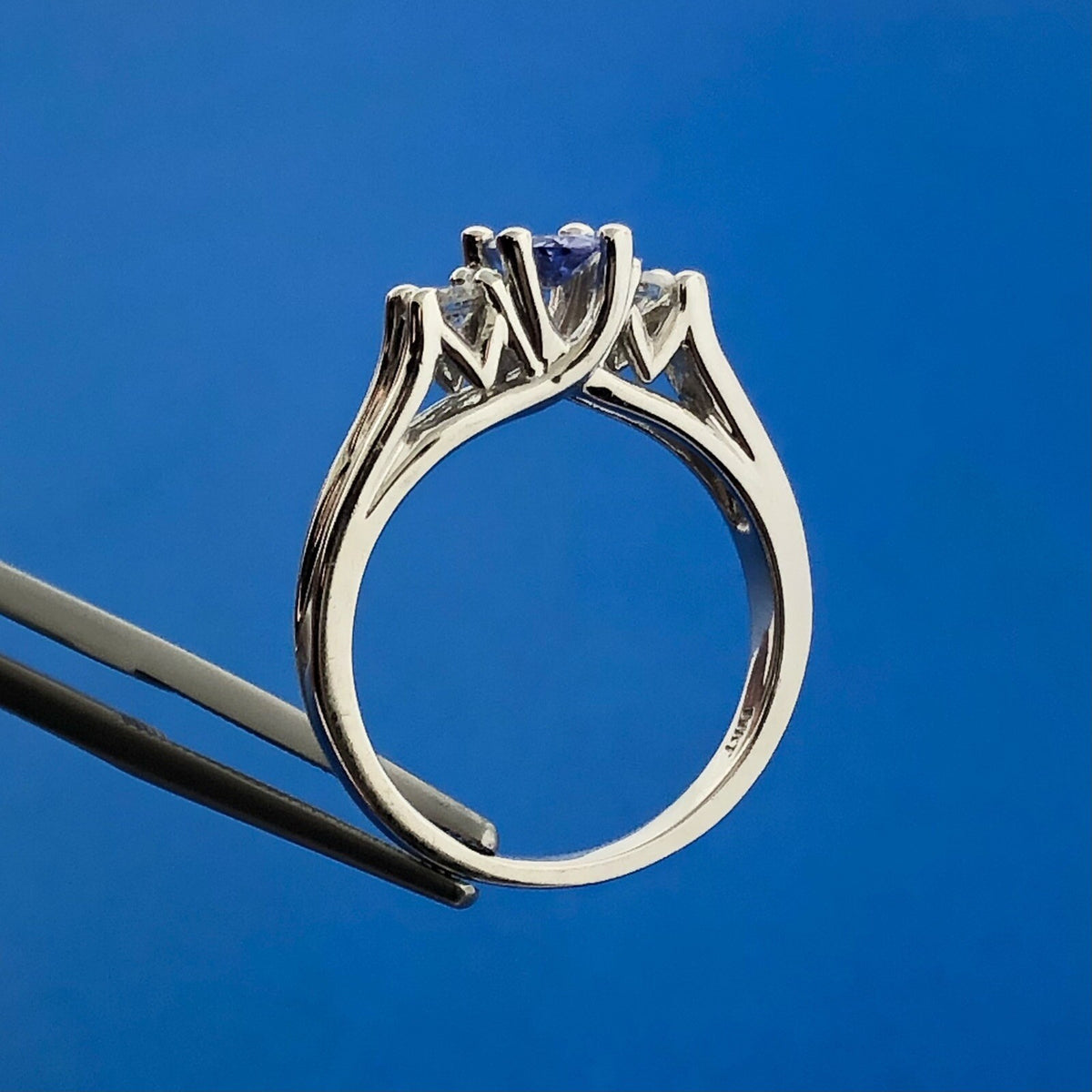 Gorgeous 14k White Gold Oval Tanzanite Round Diamond Accent Ring Size 6.5