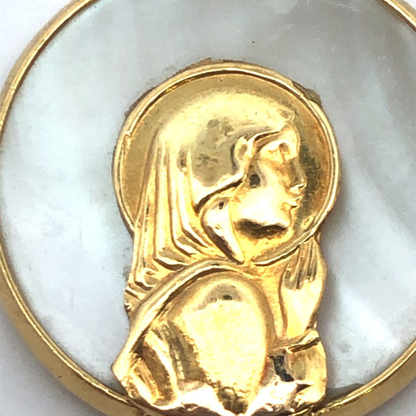 Vintage 14K Yellow Gold Mother Of Pearl Praying Girl Mary Round Pendant