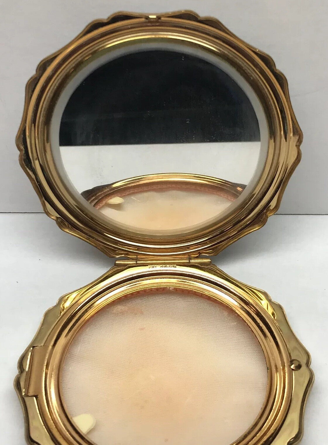 Vintage Stratton Of England Blue WedgeWood Maids Dancing Gold Tone Compact
