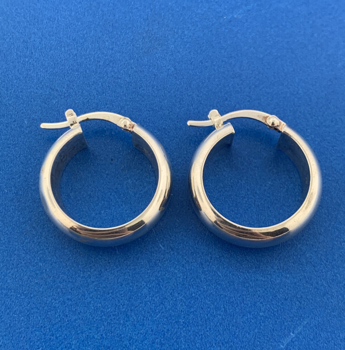 Jacmel Mauritius JCM Sterling Silver High Polished Smooth Petite Hoop Earrings