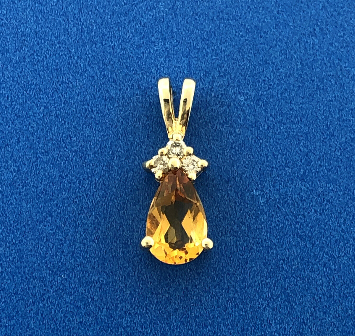 Gorgeous 14k Yellow Gold Pear Cut Citrine Round Cut Diamond Accent Pendant