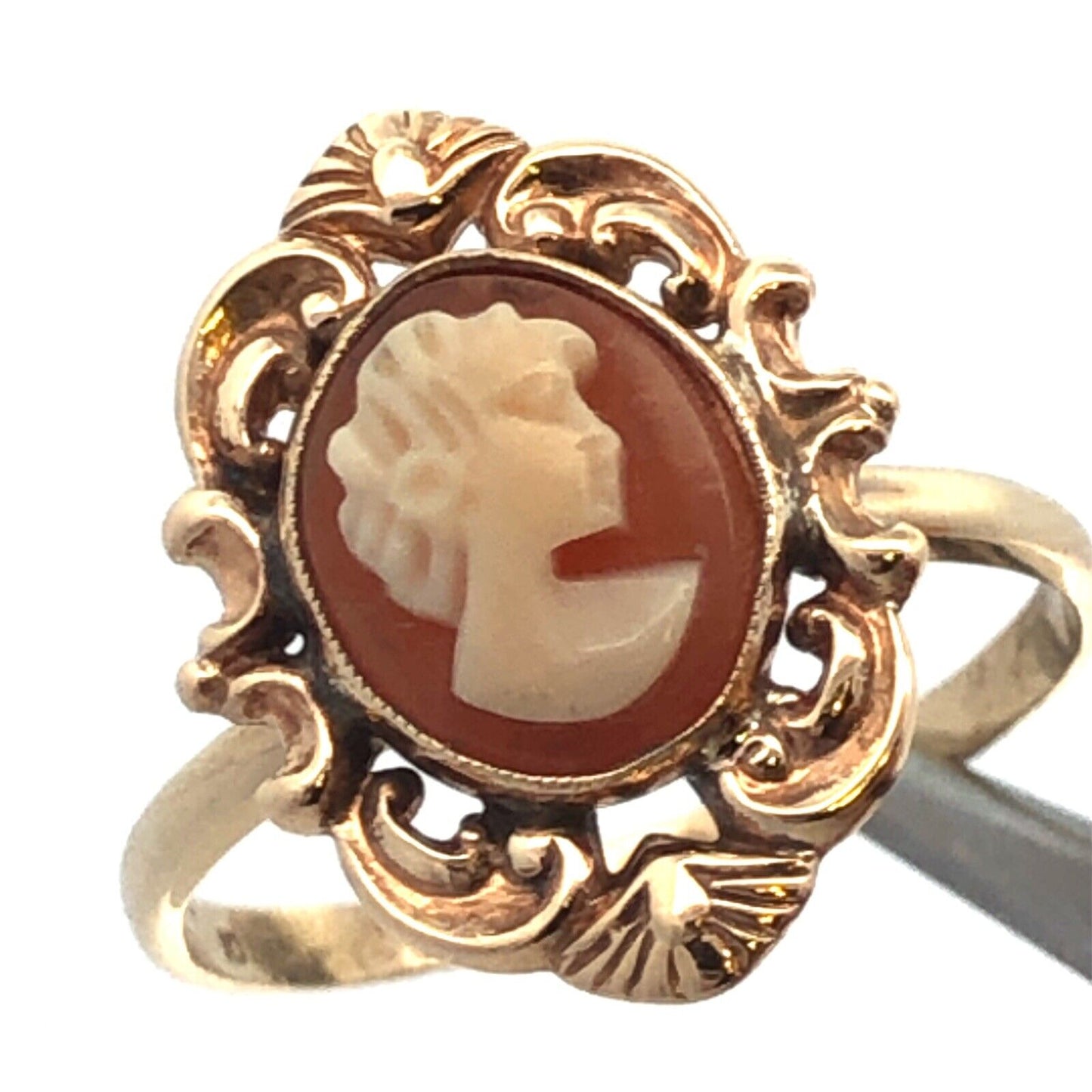 Victorian 10K Yellow Gold Oval Carved Cameo Floral Scroll Statement Ring