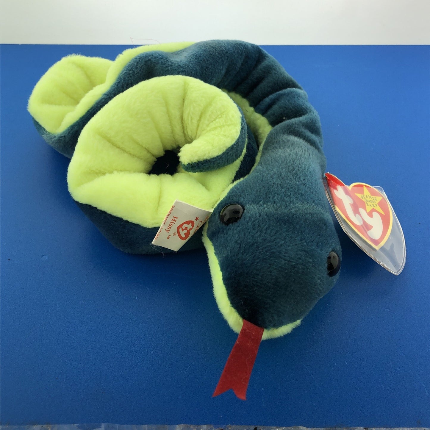 1997 TY Beanie Baby Hissy The Snake DOB 04-04-97 Mint Condition - 4185 Retired