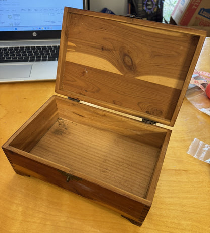 Vintage Cedar Wooden Cigar Metal Accented Trinket Jewelry Hinged Box w/Lock/Key