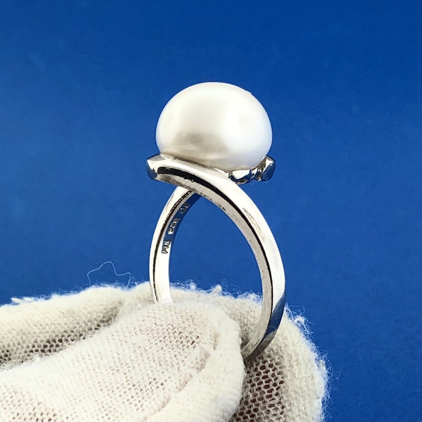 Designer 925 Sterling Silver White Mabe Pearl Solitaire Modernist Bypass Ring
