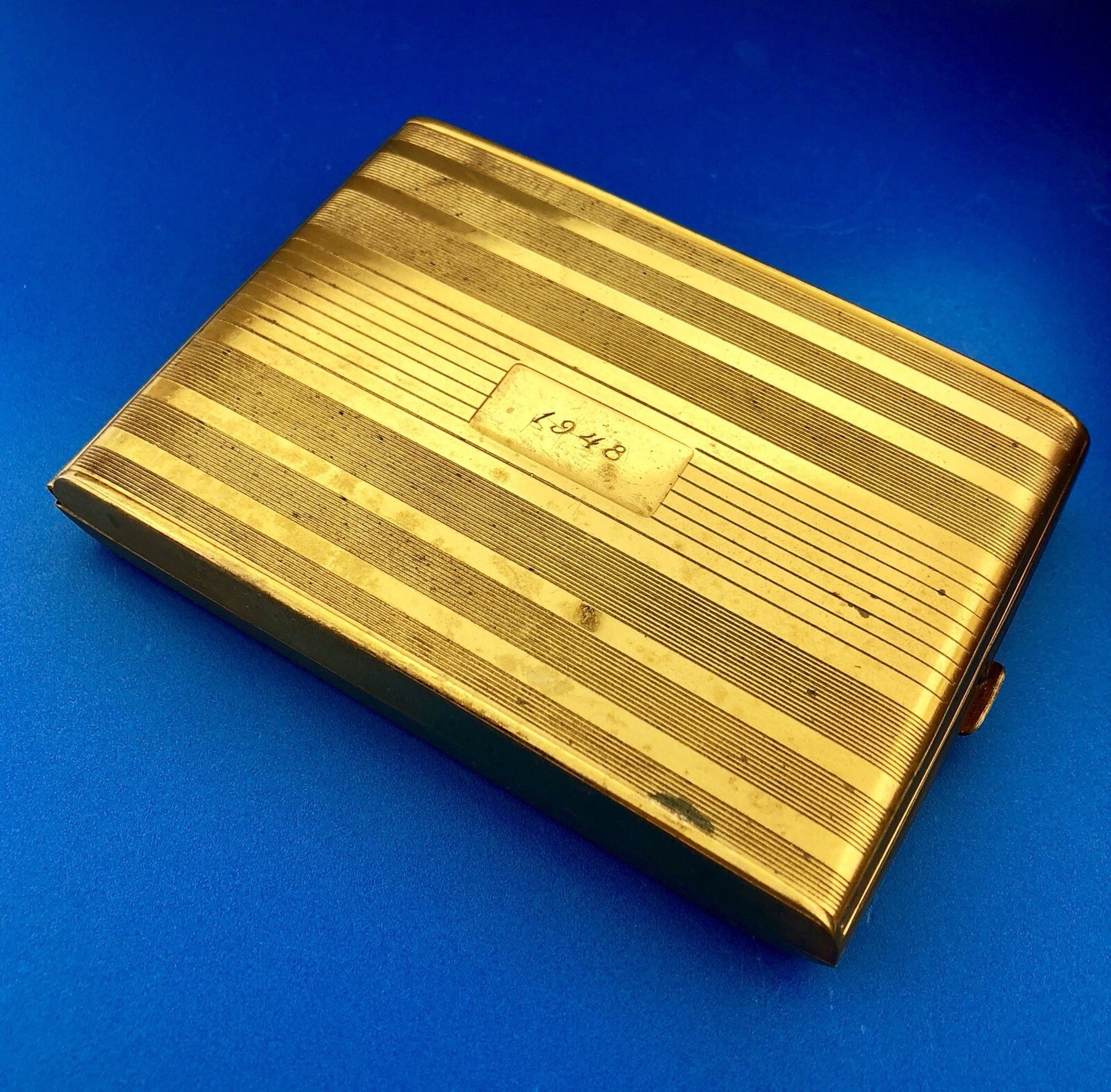 1948 Golden Wheel Gold Tone Basket Weave Etched Cigarette Business Card Case