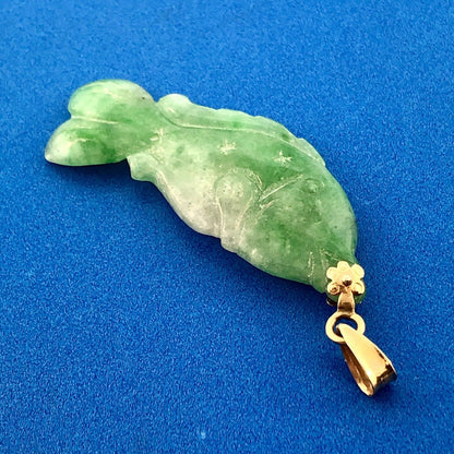Vintage 14K Yellow Gold Hand Carved Jade Jadeite Carp Koi Tarpon Fish Pendant