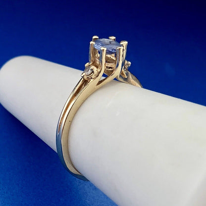Vintage 14K Yellow Gold Oval Tanzanite Diamond Accent December Anniversary Ring
