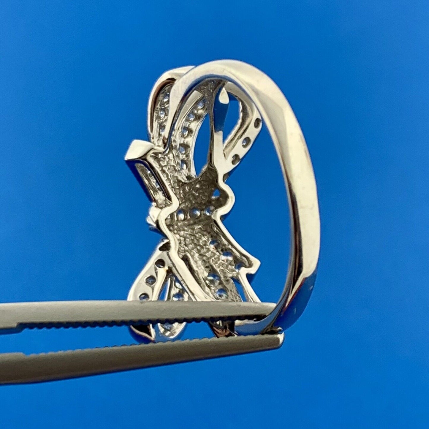 Designer Gorgeous 14k White Gold Round Sparkling CZ Tied Ribbon Ring Size 6