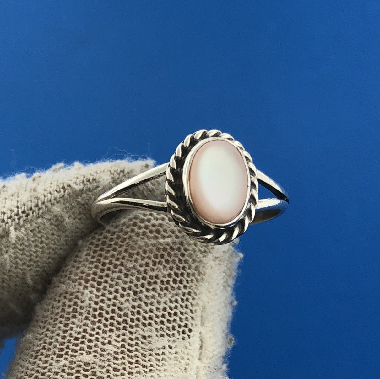 Vintage 925 Sterling Silver Ring with Oval Mother of Pearl Center Ring Size 8.75