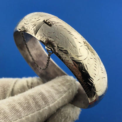 Designer HAN 925 Sterling Silver Etched Floral Scroll Hinged Bangle Bracelet