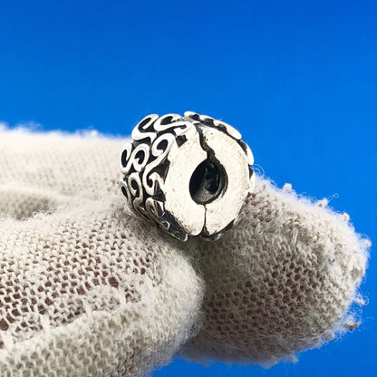 Authentic PANDORA Moments 925 Sterling Silver Serpentine Swirl Clip Charm 790338