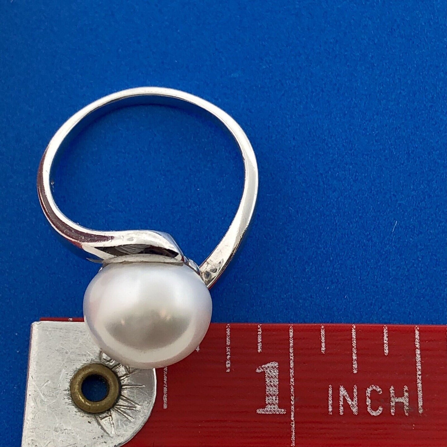 Designer 925 Sterling Silver White Mabe Pearl Solitaire Modernist Bypass Ring