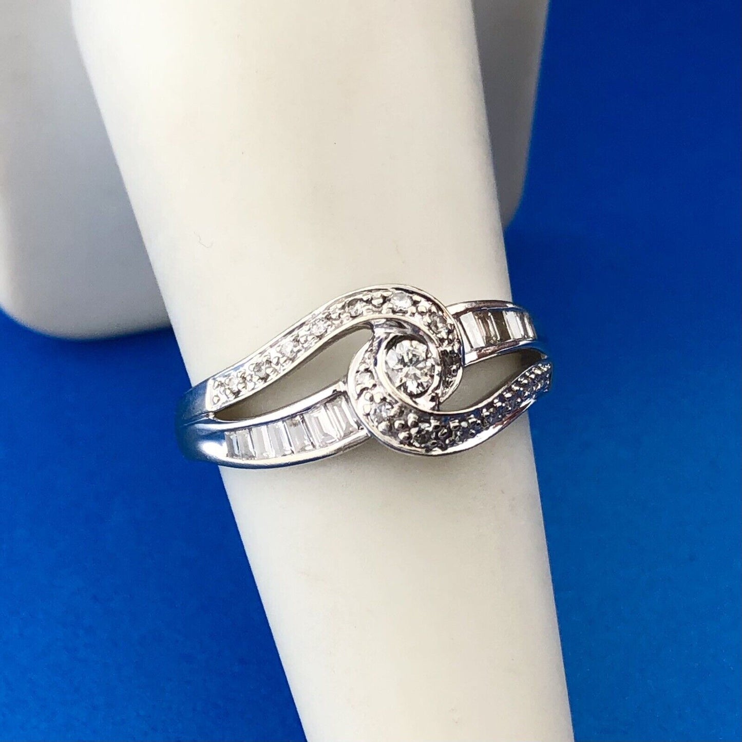 Gorgeous 14k White Gold Baguette Round Cut Diamond Intertwined Ring Size 7
