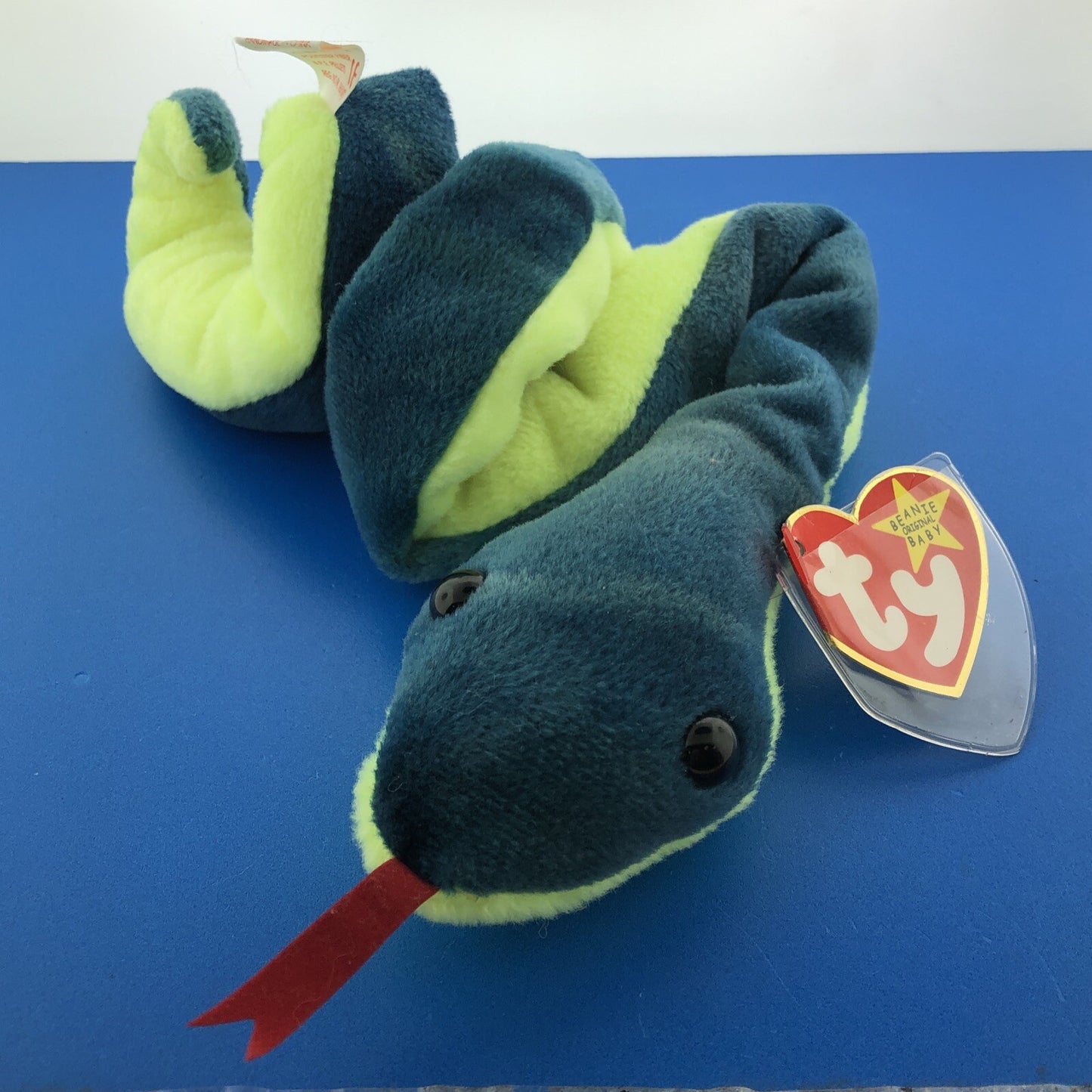 1997 TY Beanie Baby Hissy The Snake DOB 04-04-97 Mint Condition - 4185 Retired