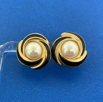 Richelieu Retro Faux Pearl Black Enamel Gold Tone Statement Stud Earrings
