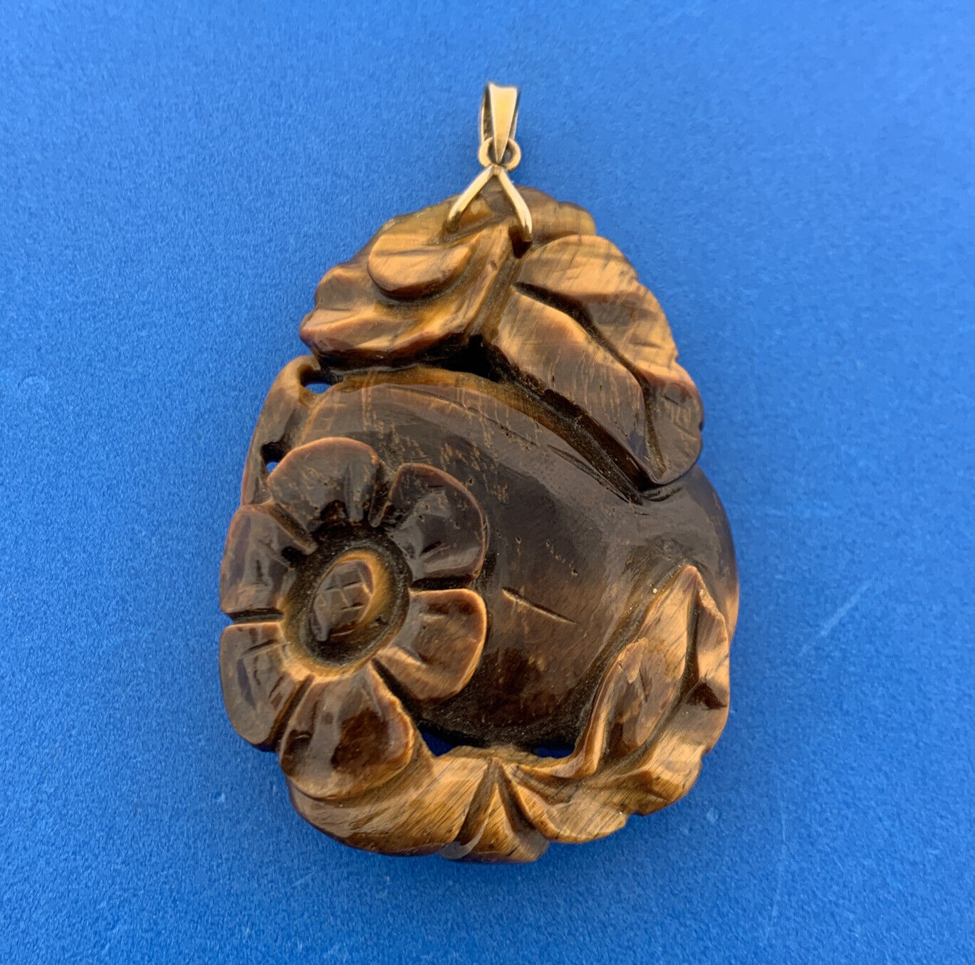 Gorgeous 9k Yellow Gold Carved Tiger's Eye Quartz Floral Stone Dangle Pendant