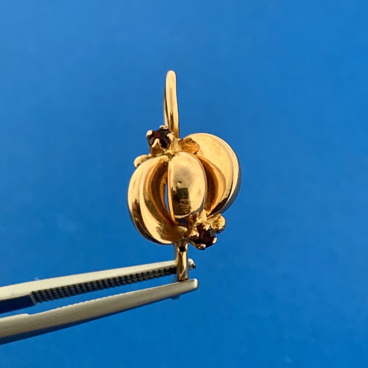 Vintage Hallmarked 18K 750 Yellow Gold Garnet Modernist Leverback Earrings