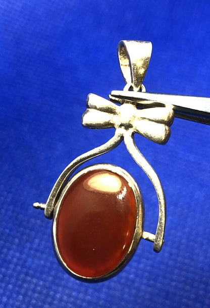 Designer A 925 Sterling Silver Oval Green Onyx and Carnelian Bow Spinner Pendant