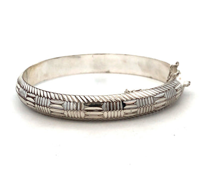 Vintage IBB 925 Sterling Silver Textured Round Hinged Bangle Bracelet
