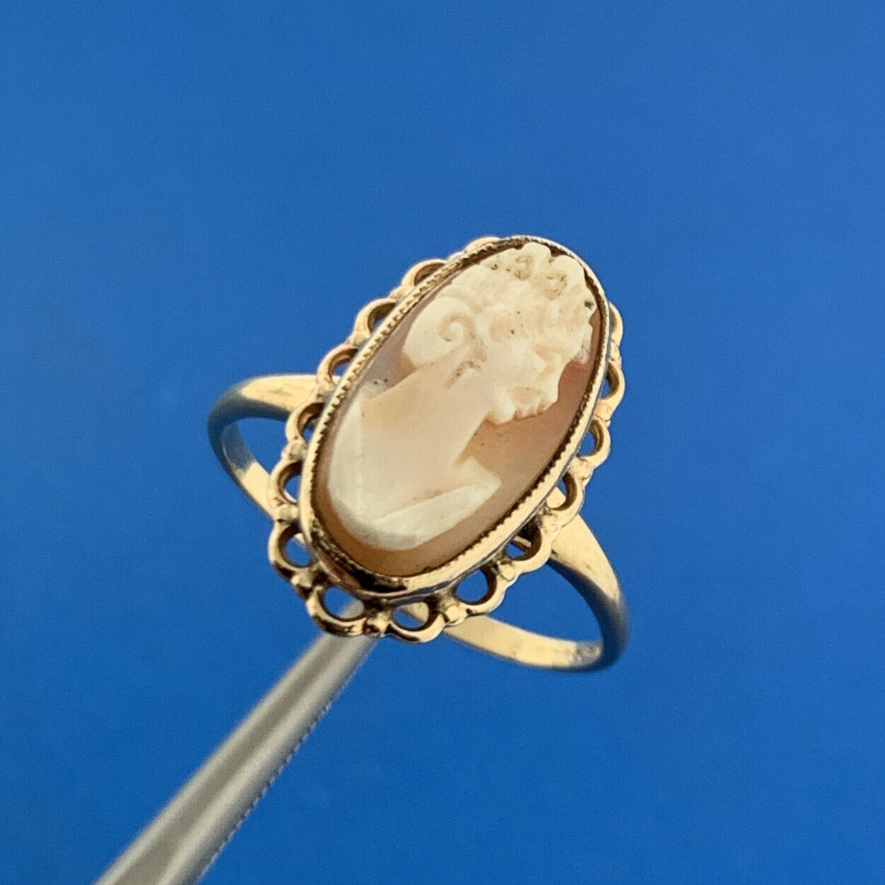 Gorgeous 10k Yellow Gold Orange Oval Carved Cameo Shell Vintage Ring Size 8.75