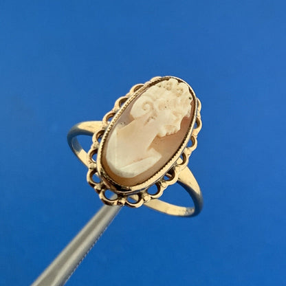 Gorgeous 10k Yellow Gold Orange Oval Carved Cameo Shell Vintage Ring Size 8.75
