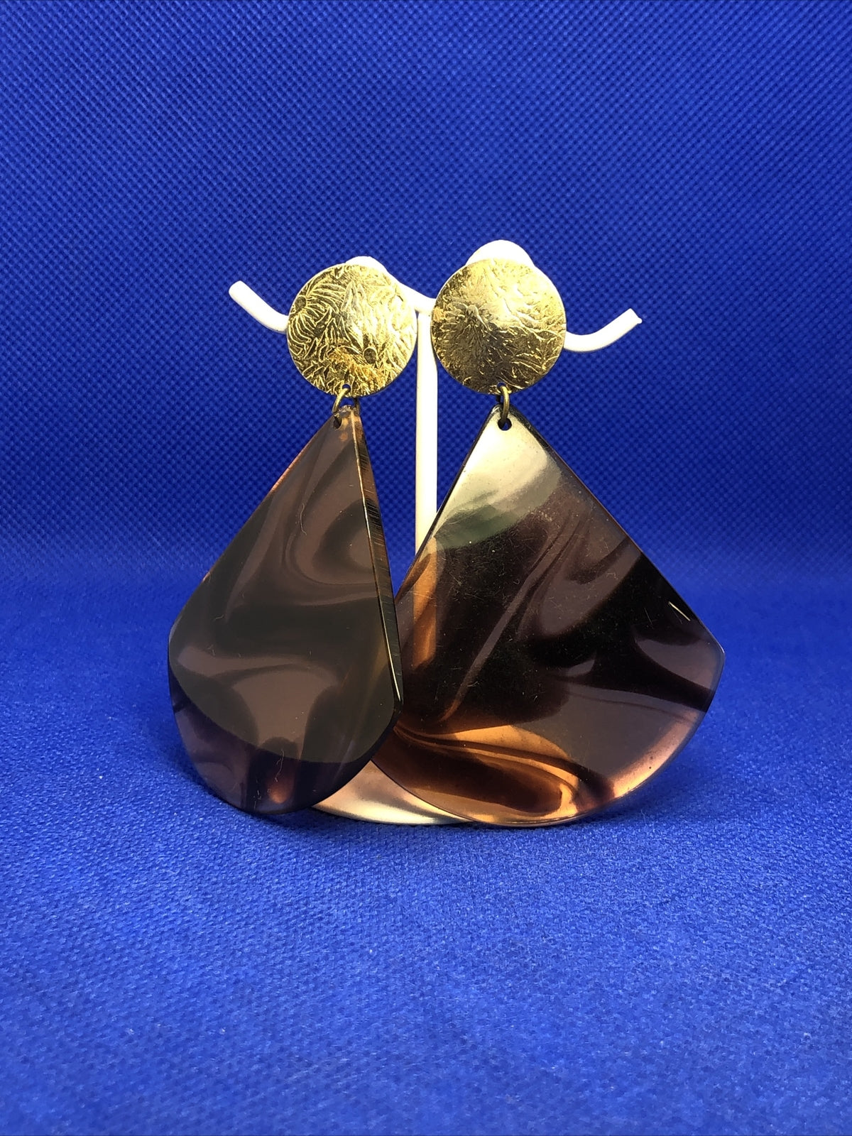 1980s Gold Tone Tortoise Shell Lucite Guitar Pick Statement Dangle Clip Earrings