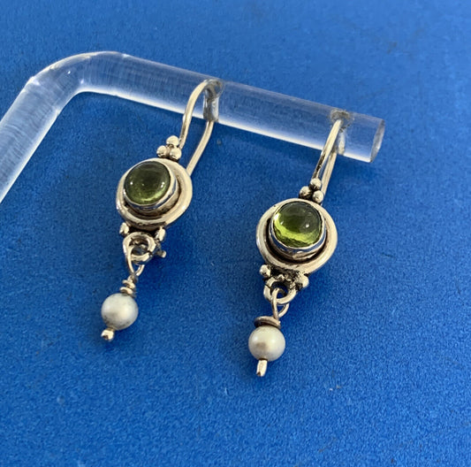 Estate 925 Sterling Silver Peridot Cabochon Pearl Balinese Dangle Drop Earrings