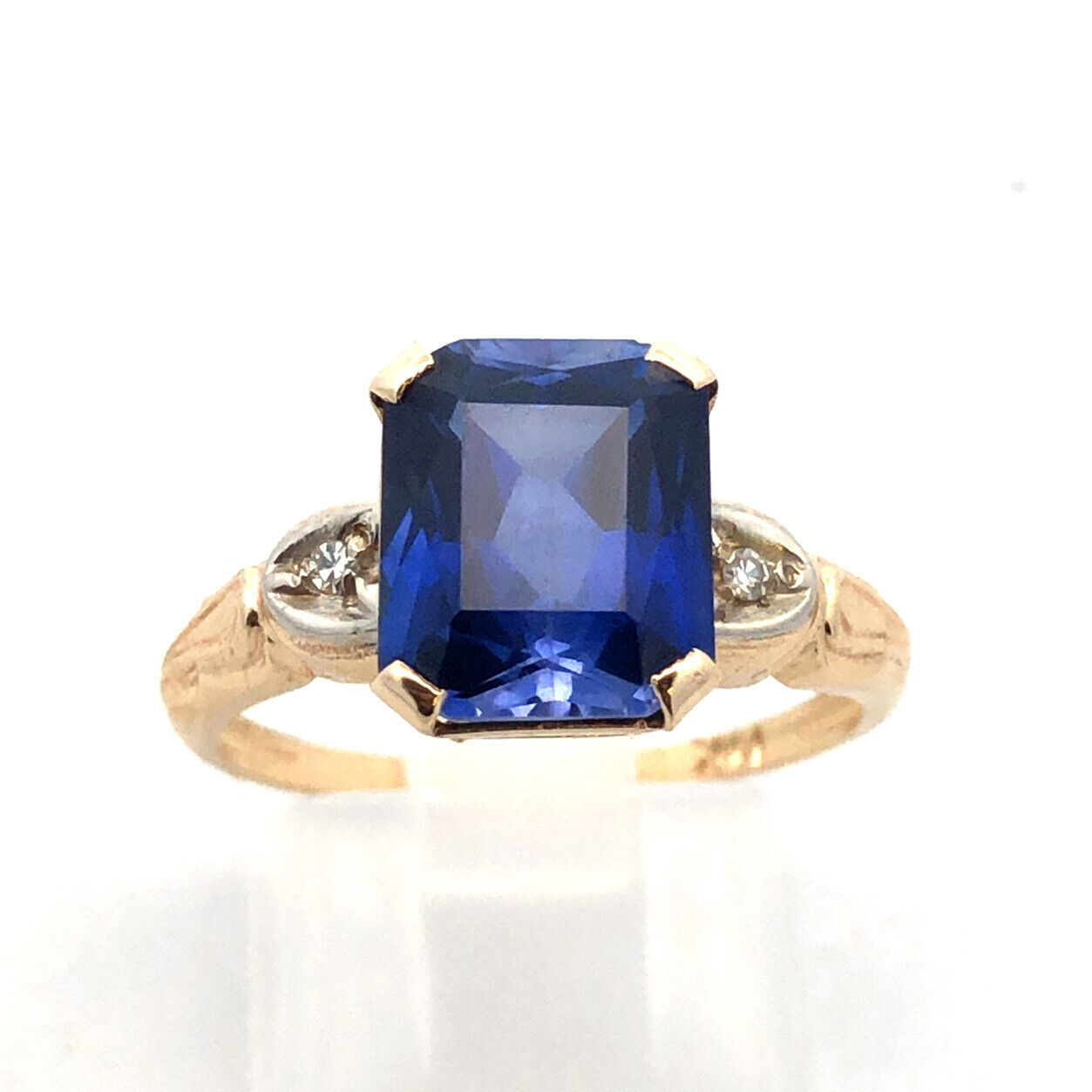 Vintage 14K Yellow Gold Emerald Cut Blue Sapphire Diamond Accent Occasion Ring
