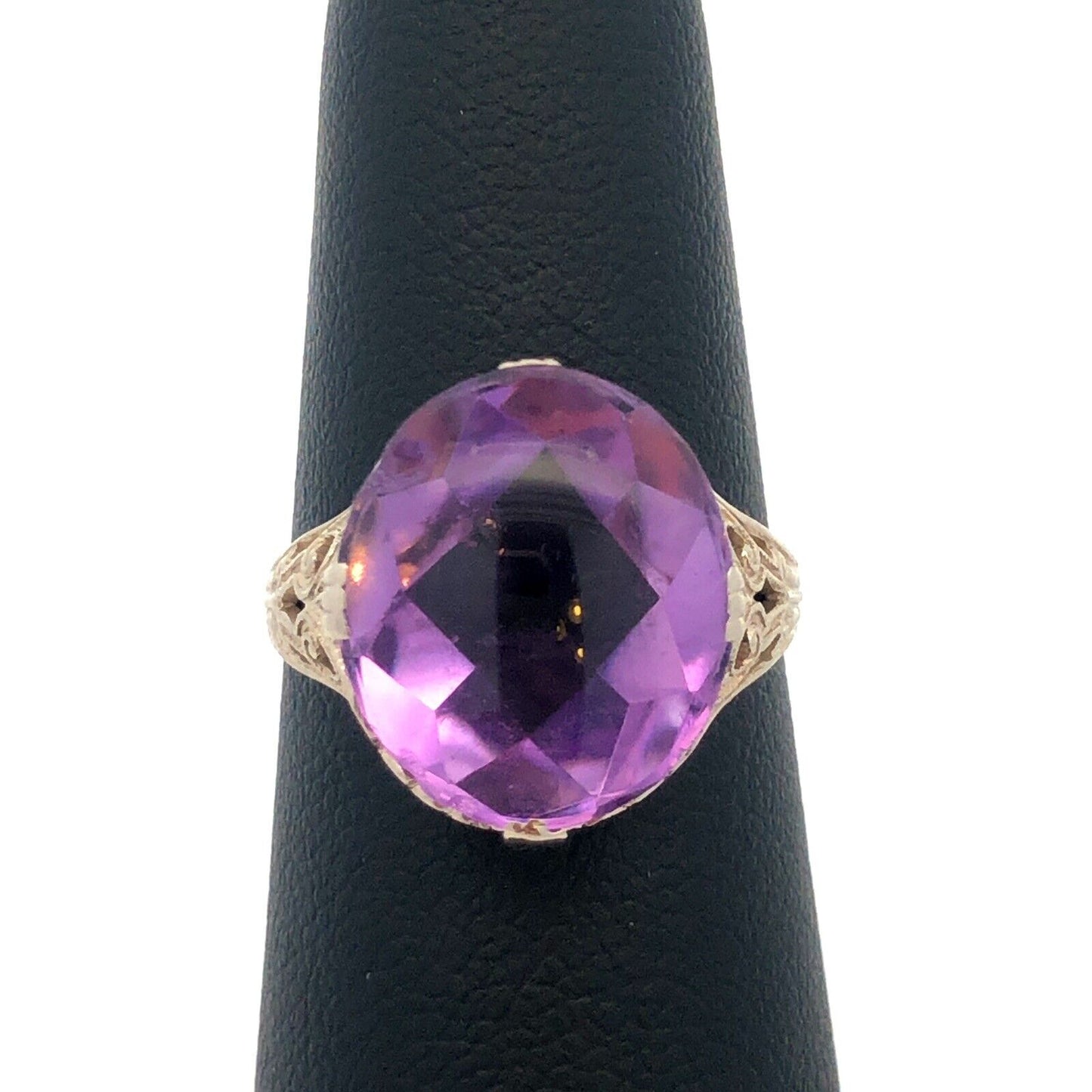Vintage 14K White Gold Oval Cabochon Purple Amethyst Filigree Cocktail Ring