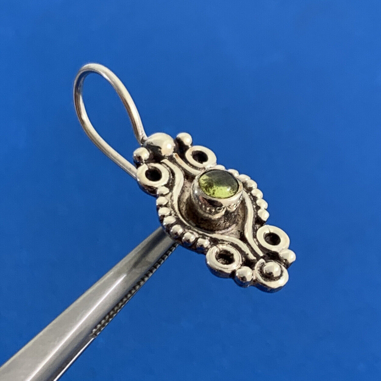 Estate 925 Sterling Silver Peridot Cabochon Bead & Scroll Dangle Earrings