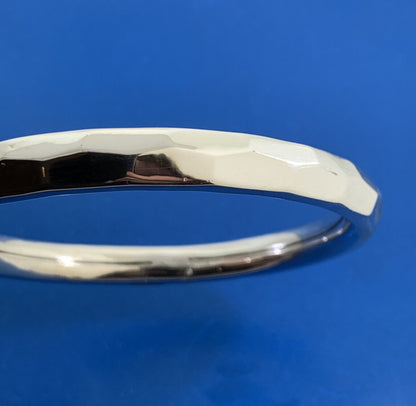 Designer RGN 925 Sterling Silver Hammered Closed Bangle Bracelet