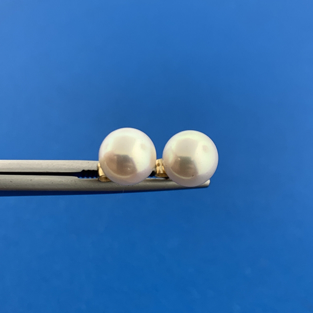 Chic Designer 14K Yellow Gold 7 mm Pearl Bridal June Anniversary Stud Earrings