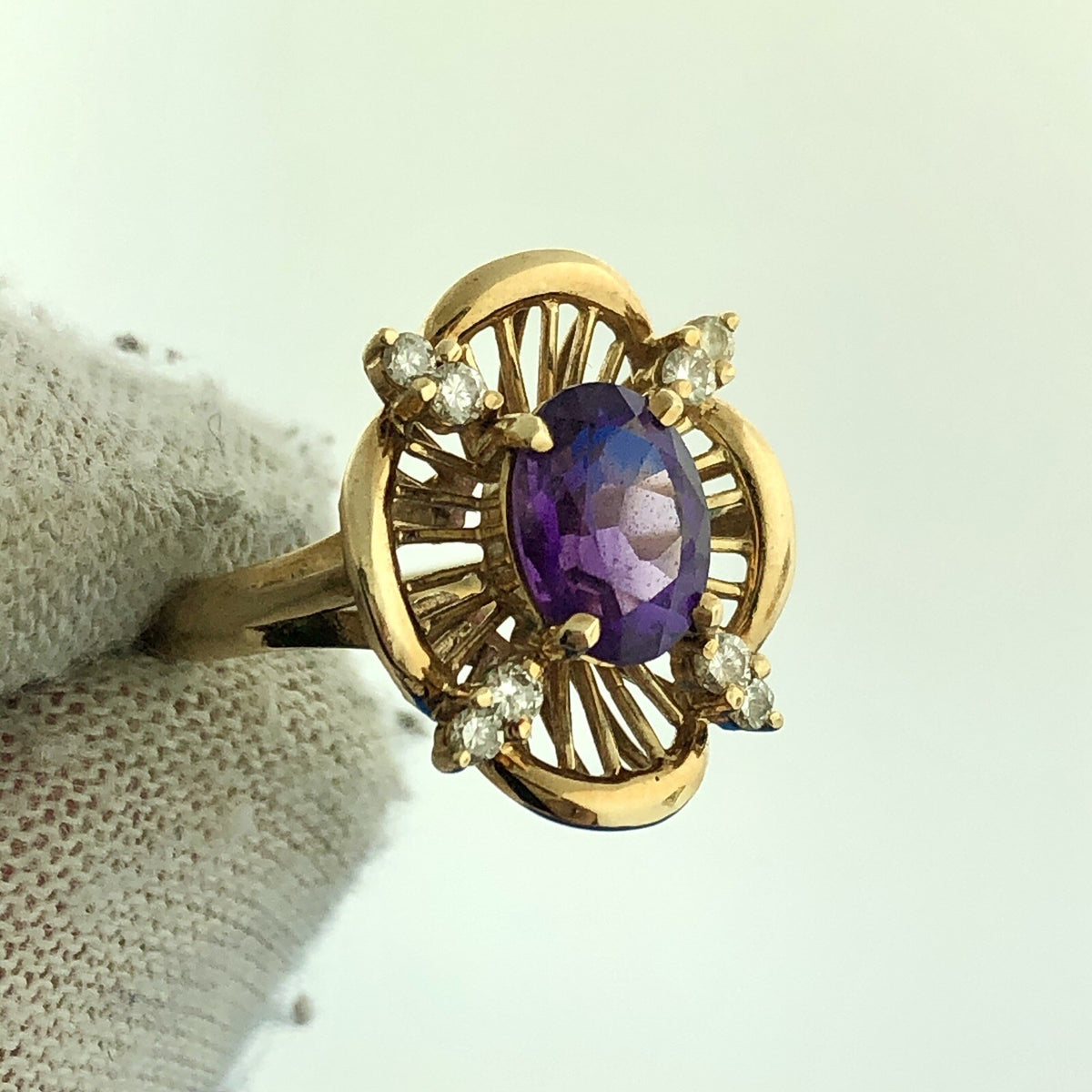 Gorgeous 14k Yellow Gold Oval Amethyst Round Diamond Radiant Dome Ring Size 4.75