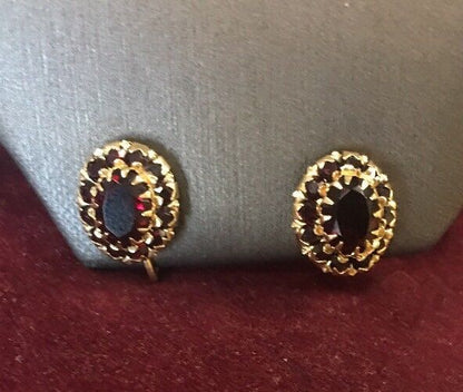 Vintage 14K Yellow Gold Oval Garnet Cluster Screw Back Earrings