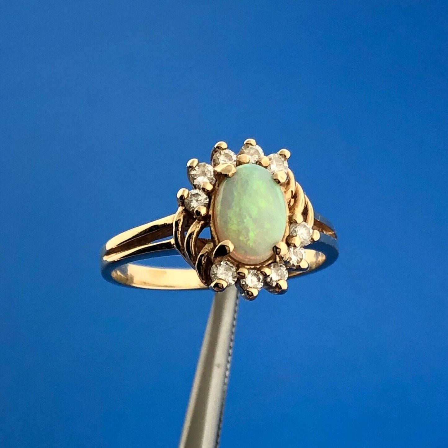 Gorgeous 14k Yellow Gold White Opal Diamond Accent Small Women's Ring Size 5.75
