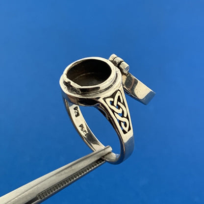 Peter Stone PSCL 925 Sterling Silver Celtic Claddagh Heart Poison Pill Ring