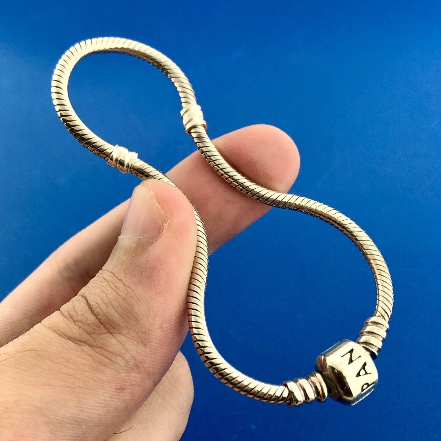 Authentic PANDORA Moments 590702 Sterling Silver Iconic Barrel Charm Bracelet