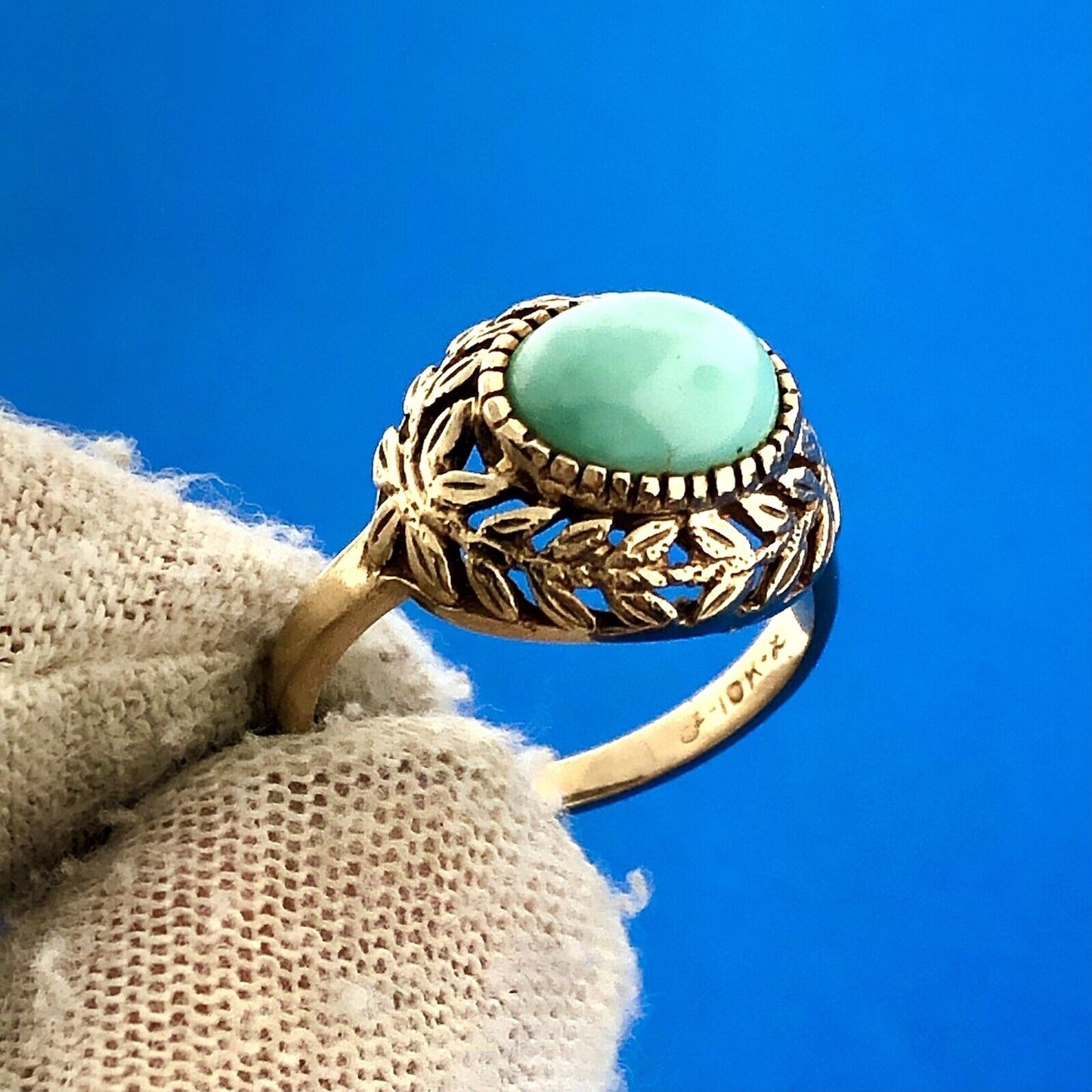 Estate 10K Yellow Gold Turquoise Cabochon Vine Leaf Open Work Beaded Dome Ring