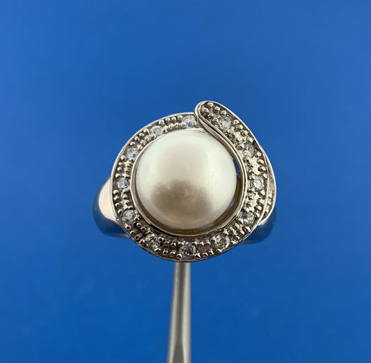 925 Sterling Silver Pearl Solitaire Diamond Accented Statement Ring